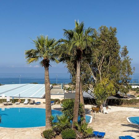 105 Kings Palace - Fabulous 2 Bed, 2 Bath, Large Patio With Garden - Sea Views Paphos Bagian luar foto