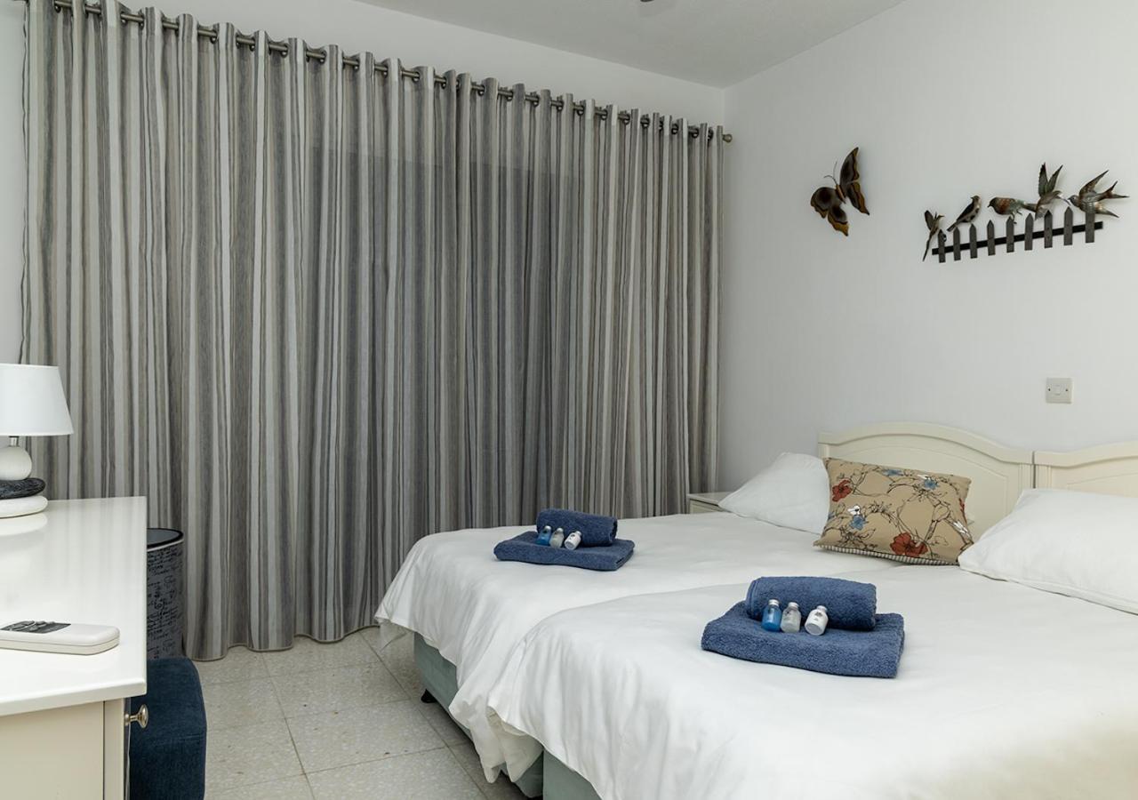 105 Kings Palace - Fabulous 2 Bed, 2 Bath, Large Patio With Garden - Sea Views Paphos Bagian luar foto