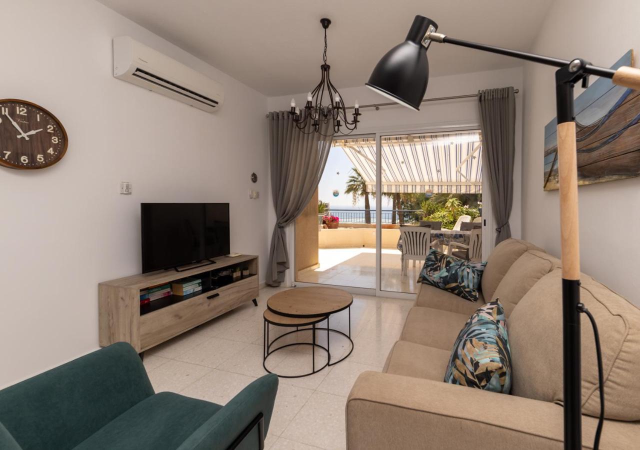105 Kings Palace - Fabulous 2 Bed, 2 Bath, Large Patio With Garden - Sea Views Paphos Bagian luar foto