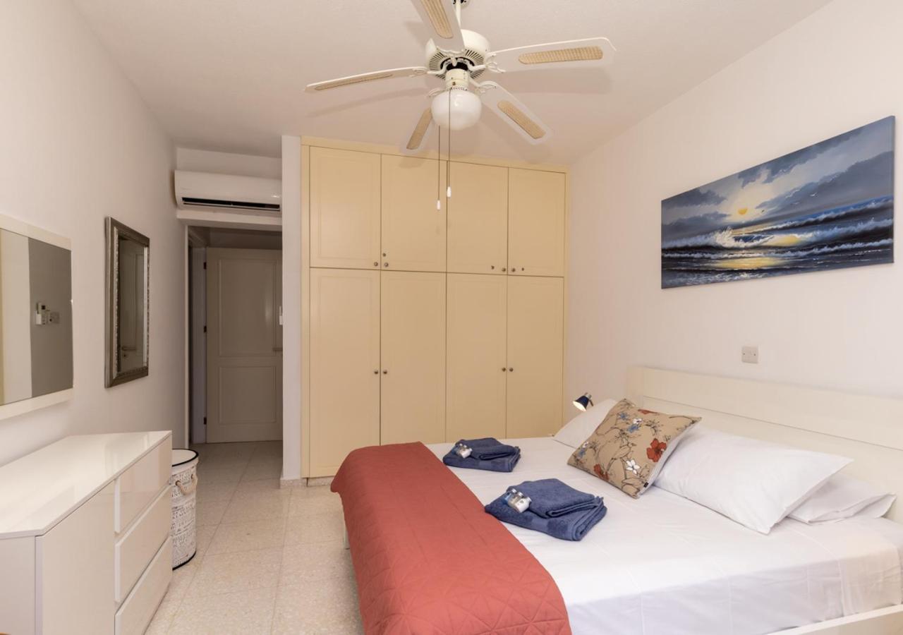 105 Kings Palace - Fabulous 2 Bed, 2 Bath, Large Patio With Garden - Sea Views Paphos Bagian luar foto