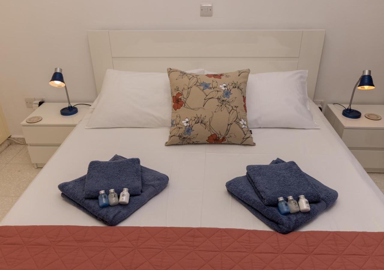 105 Kings Palace - Fabulous 2 Bed, 2 Bath, Large Patio With Garden - Sea Views Paphos Bagian luar foto