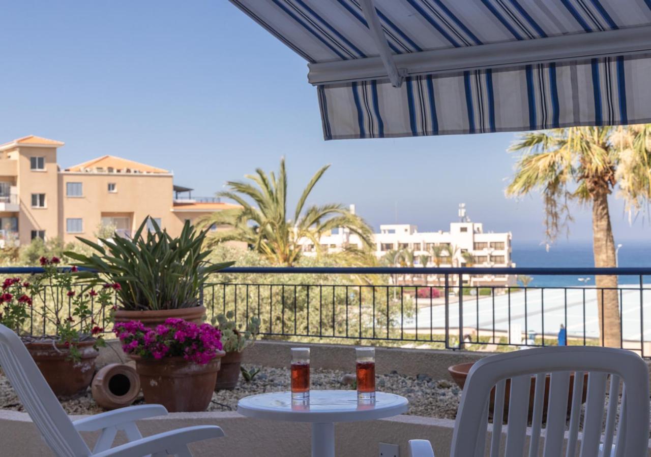 105 Kings Palace - Fabulous 2 Bed, 2 Bath, Large Patio With Garden - Sea Views Paphos Bagian luar foto