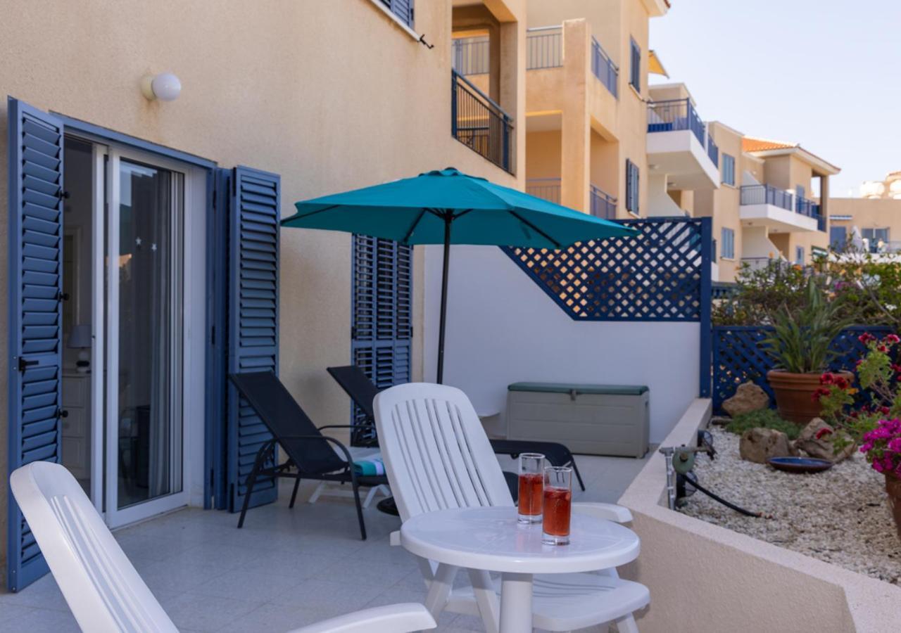 105 Kings Palace - Fabulous 2 Bed, 2 Bath, Large Patio With Garden - Sea Views Paphos Bagian luar foto