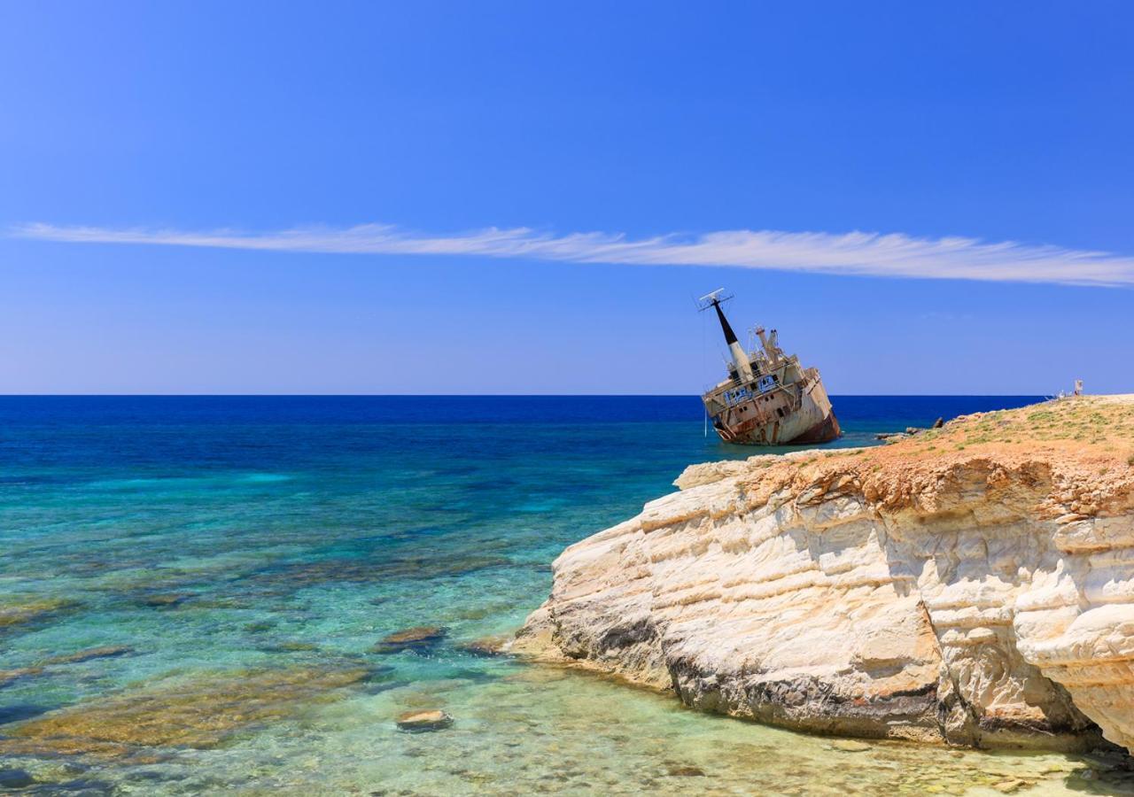 105 Kings Palace - Fabulous 2 Bed, 2 Bath, Large Patio With Garden - Sea Views Paphos Bagian luar foto