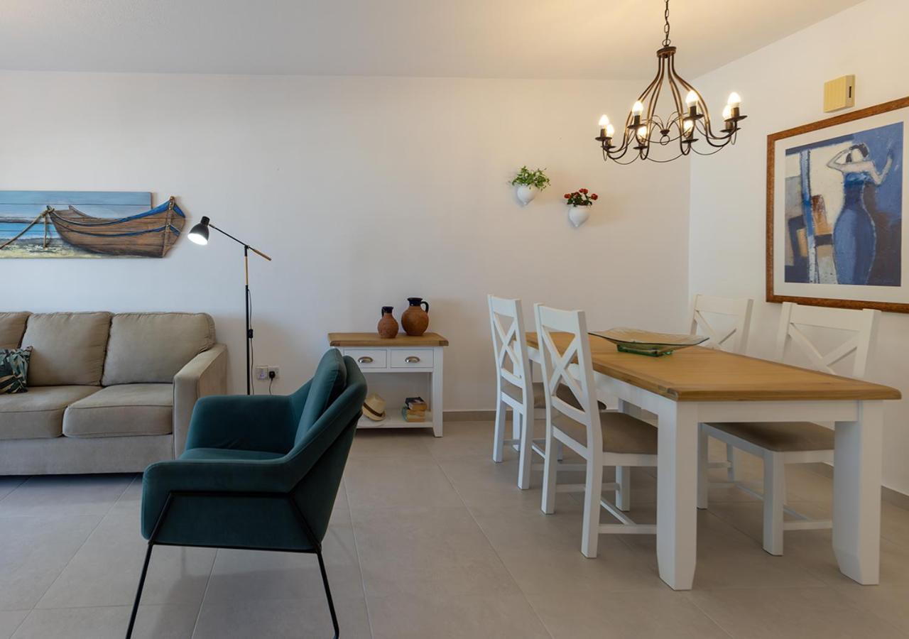 105 Kings Palace - Fabulous 2 Bed, 2 Bath, Large Patio With Garden - Sea Views Paphos Bagian luar foto