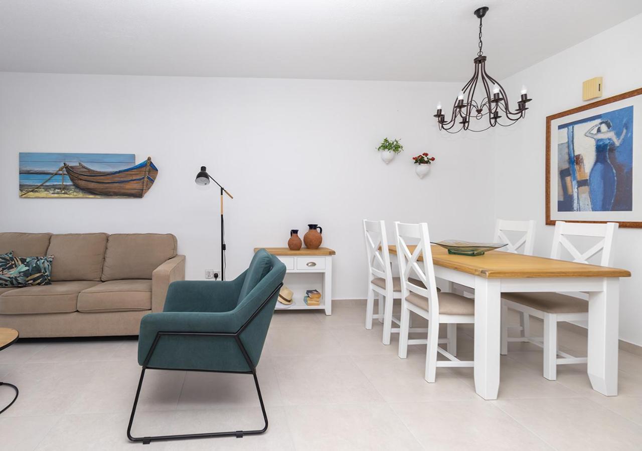 105 Kings Palace - Fabulous 2 Bed, 2 Bath, Large Patio With Garden - Sea Views Paphos Bagian luar foto