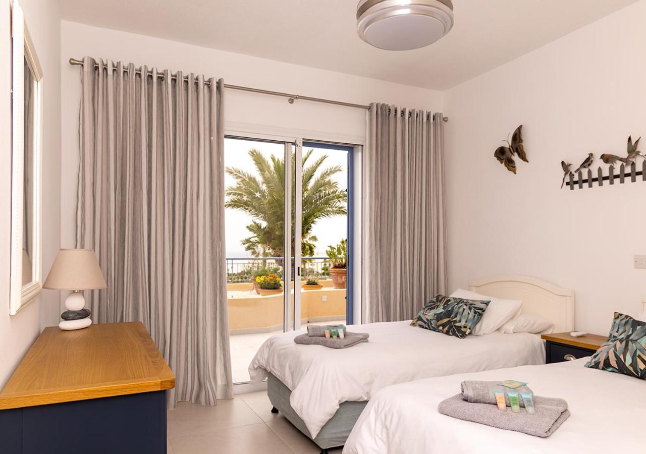 105 Kings Palace - Fabulous 2 Bed, 2 Bath, Large Patio With Garden - Sea Views Paphos Bagian luar foto