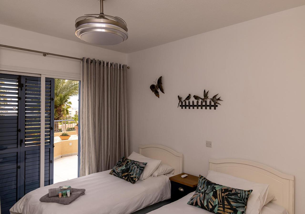 105 Kings Palace - Fabulous 2 Bed, 2 Bath, Large Patio With Garden - Sea Views Paphos Bagian luar foto