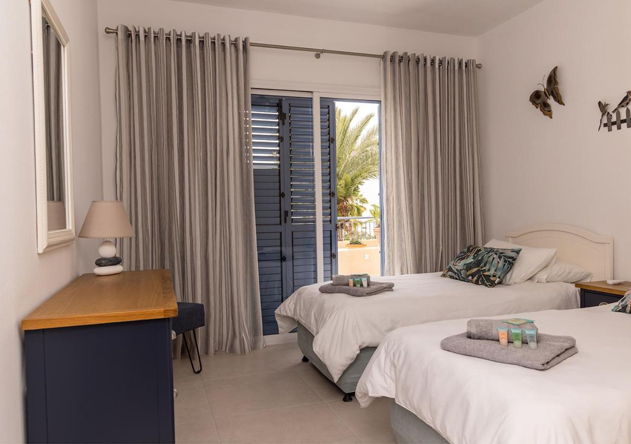 105 Kings Palace - Fabulous 2 Bed, 2 Bath, Large Patio With Garden - Sea Views Paphos Bagian luar foto