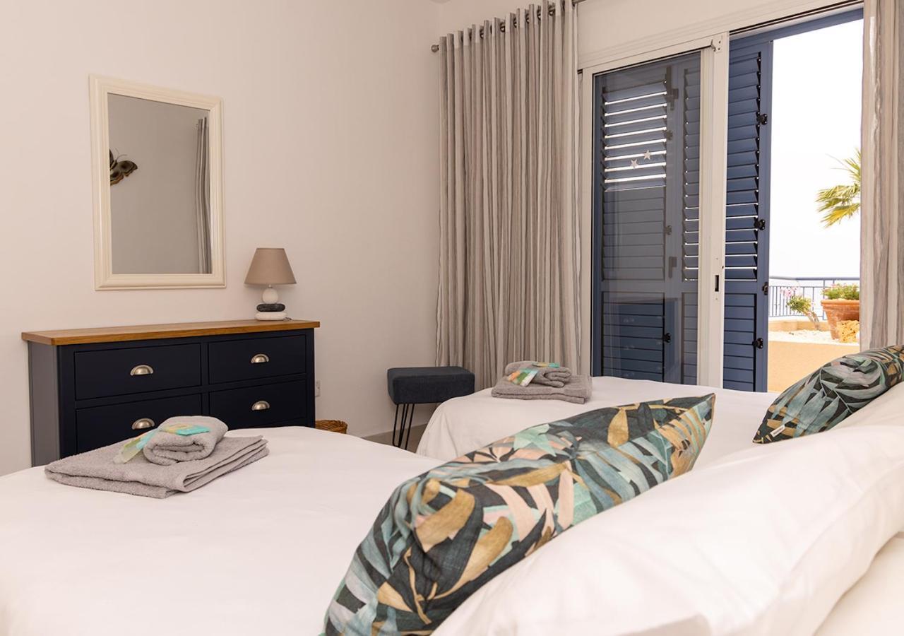 105 Kings Palace - Fabulous 2 Bed, 2 Bath, Large Patio With Garden - Sea Views Paphos Bagian luar foto