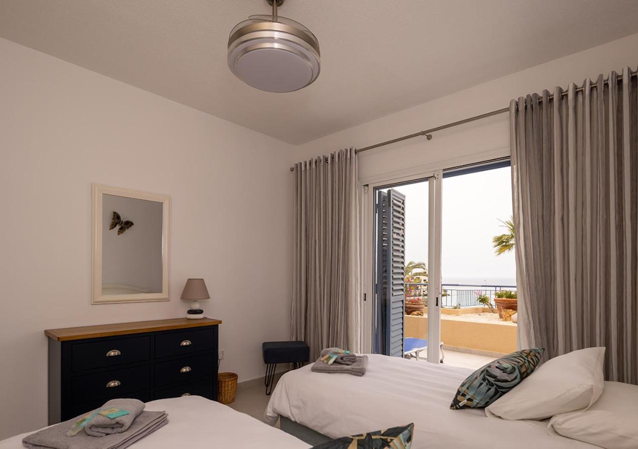 105 Kings Palace - Fabulous 2 Bed, 2 Bath, Large Patio With Garden - Sea Views Paphos Bagian luar foto