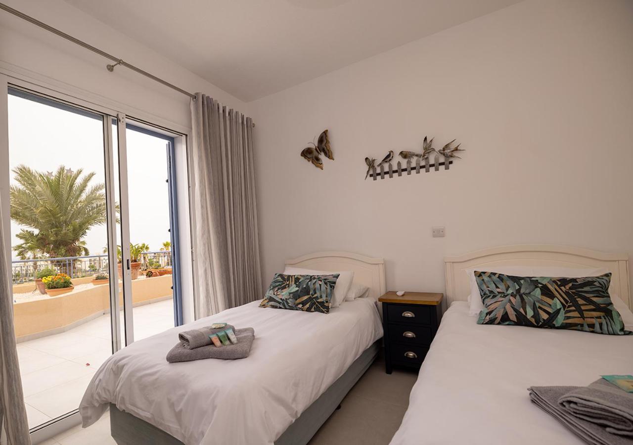 105 Kings Palace - Fabulous 2 Bed, 2 Bath, Large Patio With Garden - Sea Views Paphos Bagian luar foto