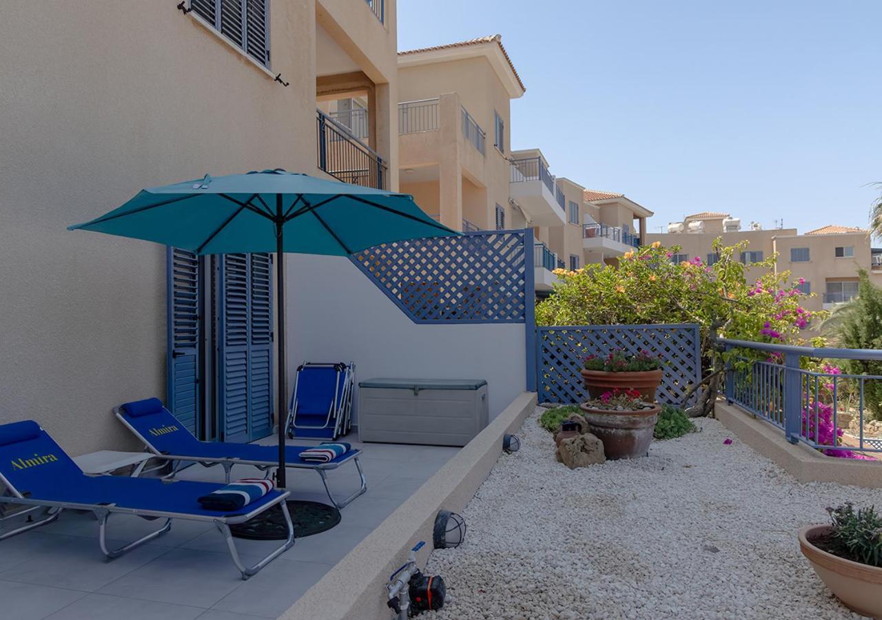 105 Kings Palace - Fabulous 2 Bed, 2 Bath, Large Patio With Garden - Sea Views Paphos Bagian luar foto