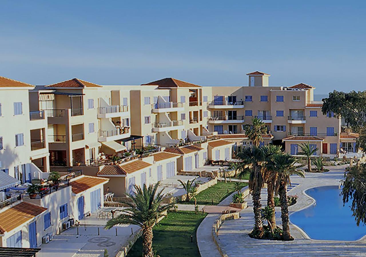 105 Kings Palace - Fabulous 2 Bed, 2 Bath, Large Patio With Garden - Sea Views Paphos Bagian luar foto