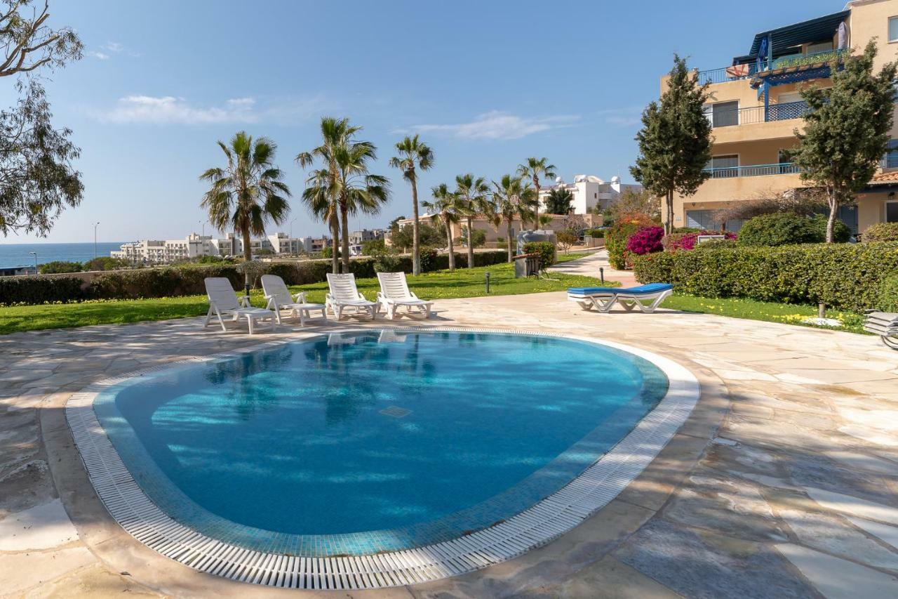 105 Kings Palace - Fabulous 2 Bed, 2 Bath, Large Patio With Garden - Sea Views Paphos Bagian luar foto