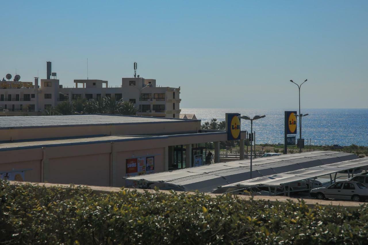 105 Kings Palace - Fabulous 2 Bed, 2 Bath, Large Patio With Garden - Sea Views Paphos Bagian luar foto