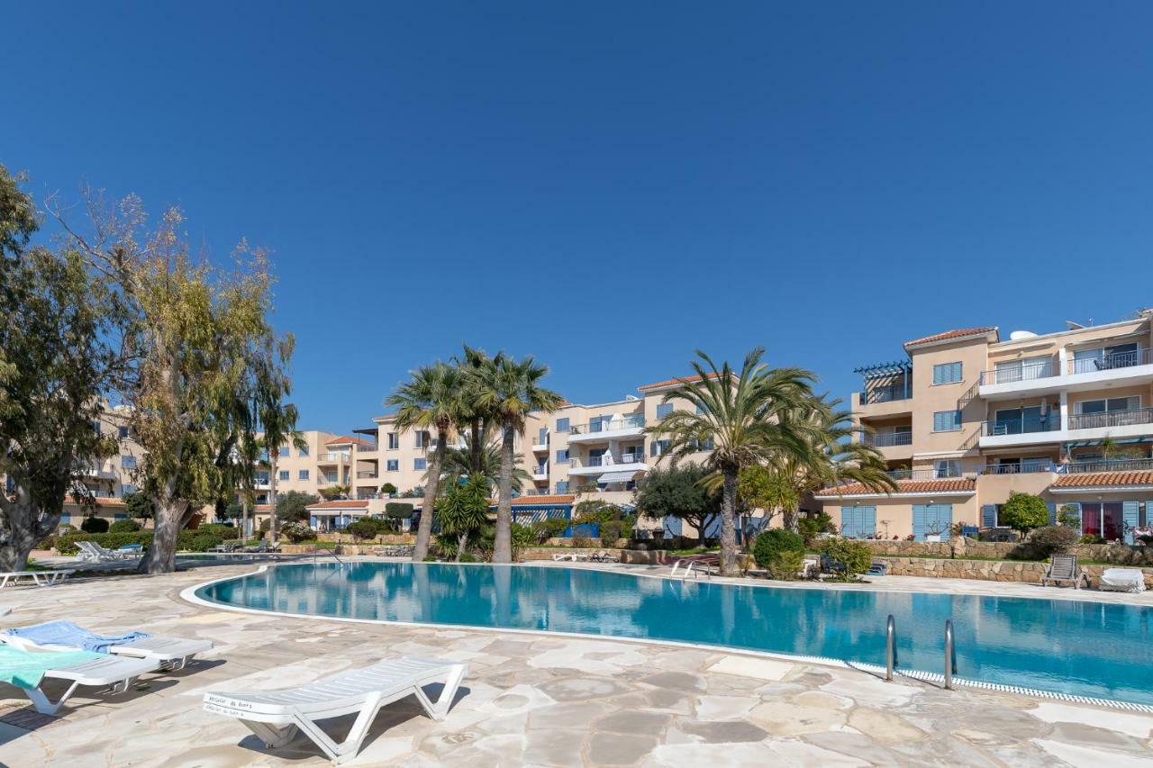105 Kings Palace - Fabulous 2 Bed, 2 Bath, Large Patio With Garden - Sea Views Paphos Bagian luar foto