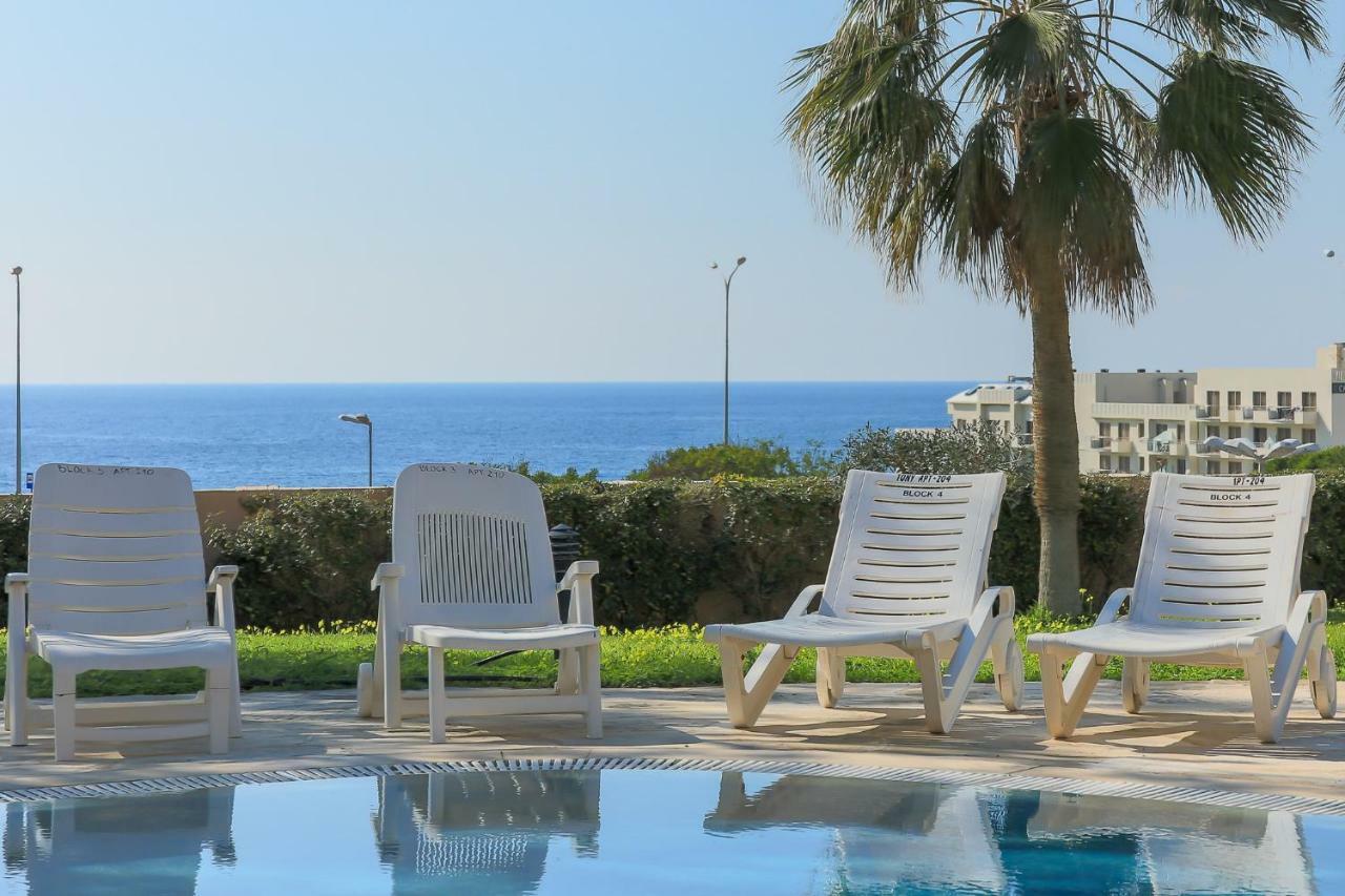 105 Kings Palace - Fabulous 2 Bed, 2 Bath, Large Patio With Garden - Sea Views Paphos Bagian luar foto