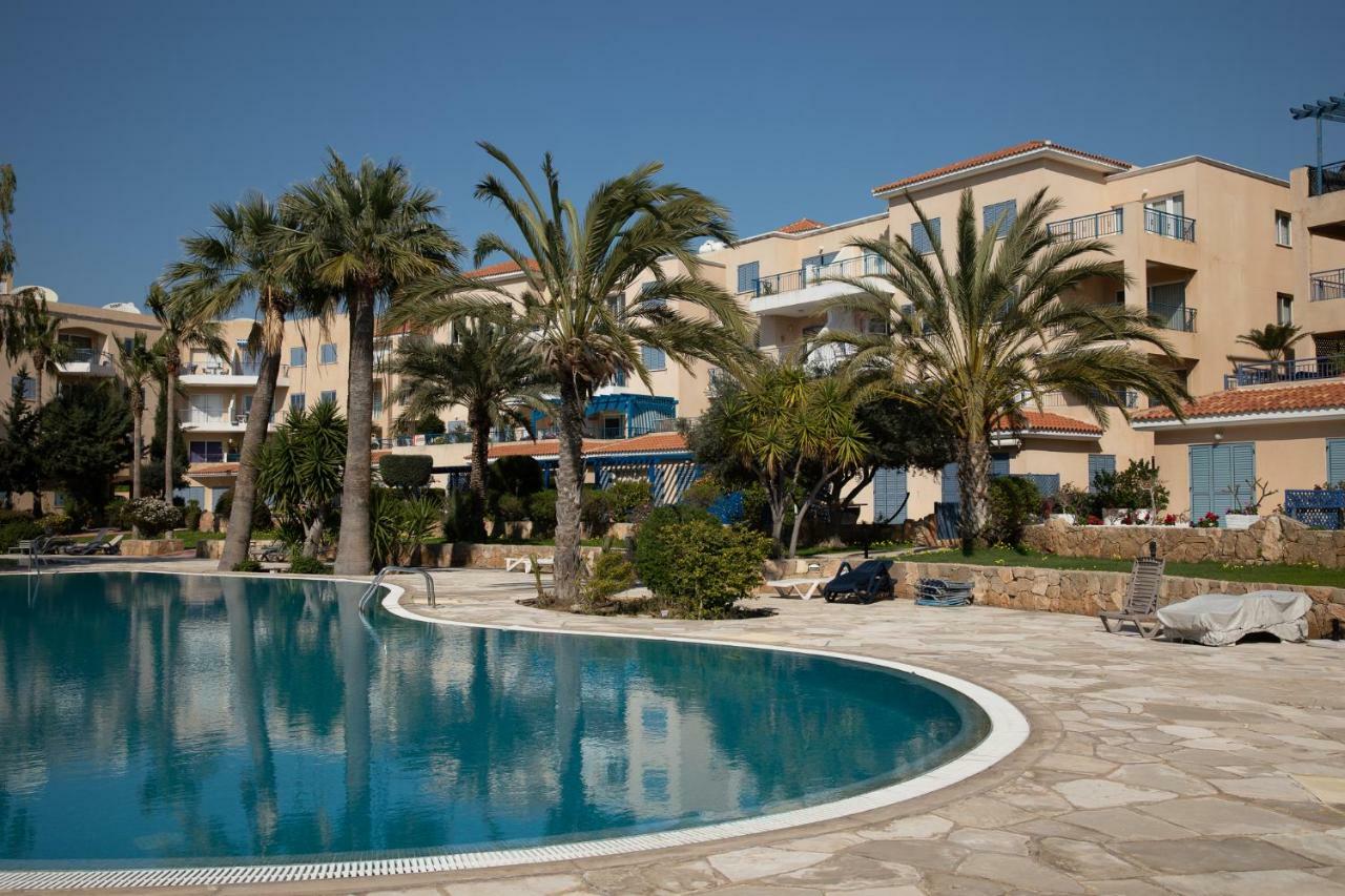 105 Kings Palace - Fabulous 2 Bed, 2 Bath, Large Patio With Garden - Sea Views Paphos Bagian luar foto