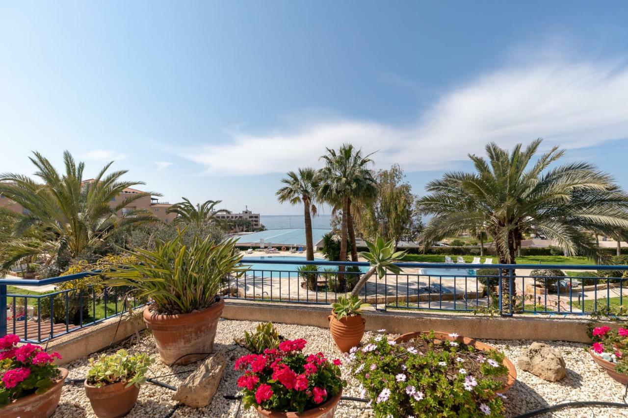 105 Kings Palace - Fabulous 2 Bed, 2 Bath, Large Patio With Garden - Sea Views Paphos Bagian luar foto