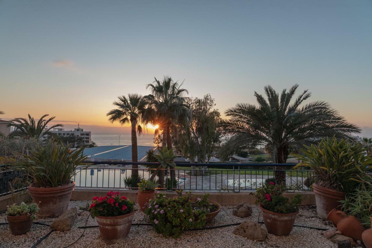 105 Kings Palace - Fabulous 2 Bed, 2 Bath, Large Patio With Garden - Sea Views Paphos Bagian luar foto