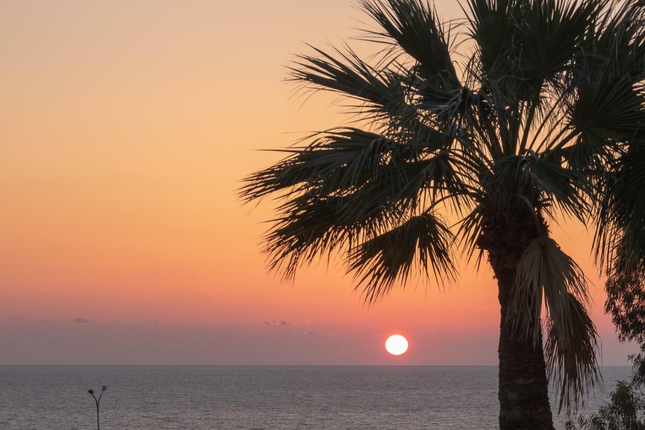 105 Kings Palace - Fabulous 2 Bed, 2 Bath, Large Patio With Garden - Sea Views Paphos Bagian luar foto