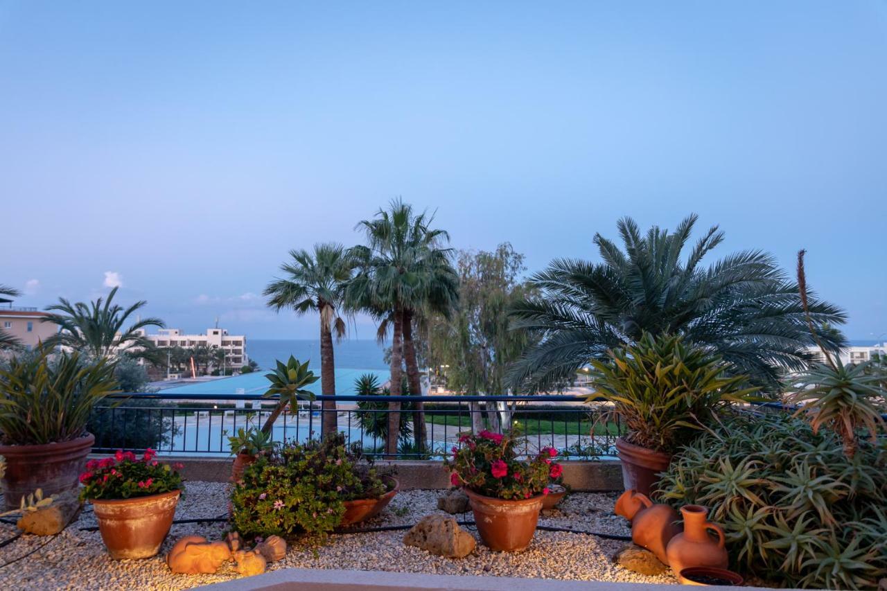 105 Kings Palace - Fabulous 2 Bed, 2 Bath, Large Patio With Garden - Sea Views Paphos Bagian luar foto