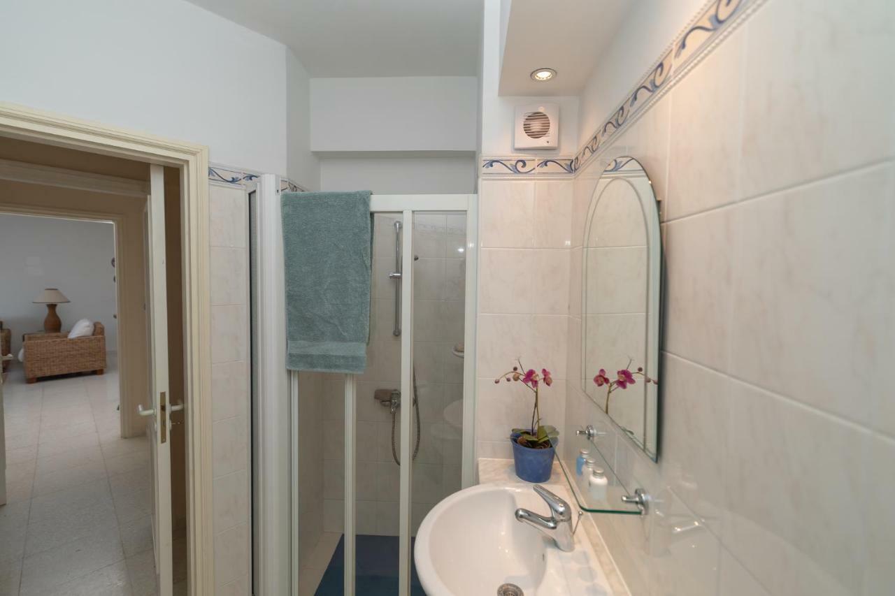 105 Kings Palace - Fabulous 2 Bed, 2 Bath, Large Patio With Garden - Sea Views Paphos Bagian luar foto